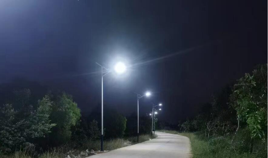 太陽能路燈：綠色能源照亮未來（轉(zhuǎn)發(fā)）